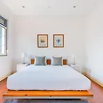3br @ Almirante Reis דירה