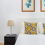 3br @ Almirante Reis דירה