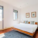 3br @ Almirante Reis דירה
