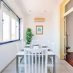 Apartman 3br @ Almirante Reis