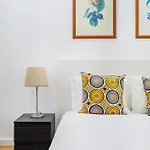 3br @ Almirante Reis Apartment