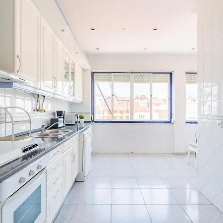 Apartmán 3br @ Almirante Reis *