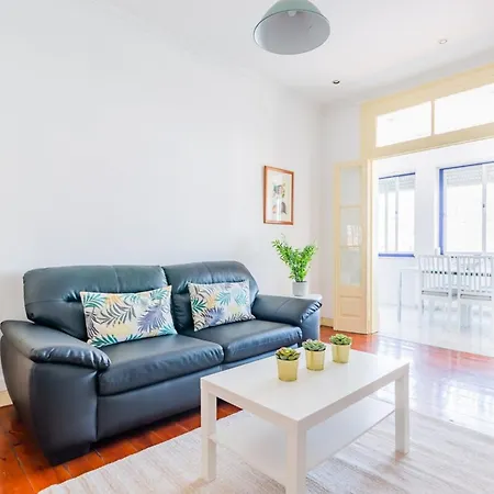 Apartmán 3br @ Almirante Reis *