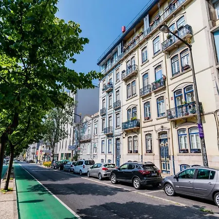 Almirante With 3 Bedrooms * Lisbon